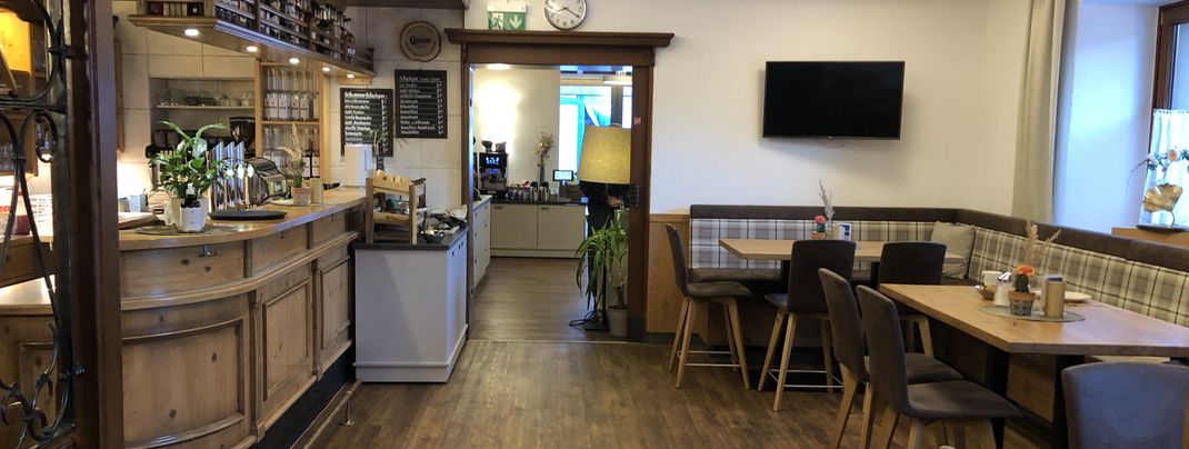 Im Restaurant wird traditionelle Küche mit regionalen Zutaten serviert.