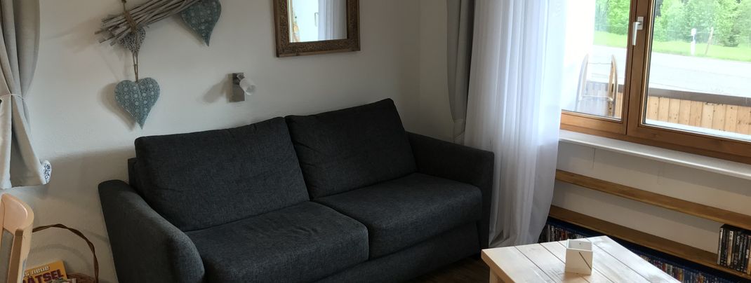 Sehr gemütliche und moderne Schlafcouch mit 20cm Gelmatratze