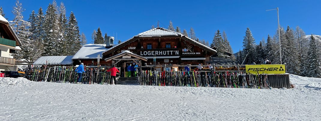 Die Löger-Hütt'n ist für ihre Après Ski Partys bekannt.