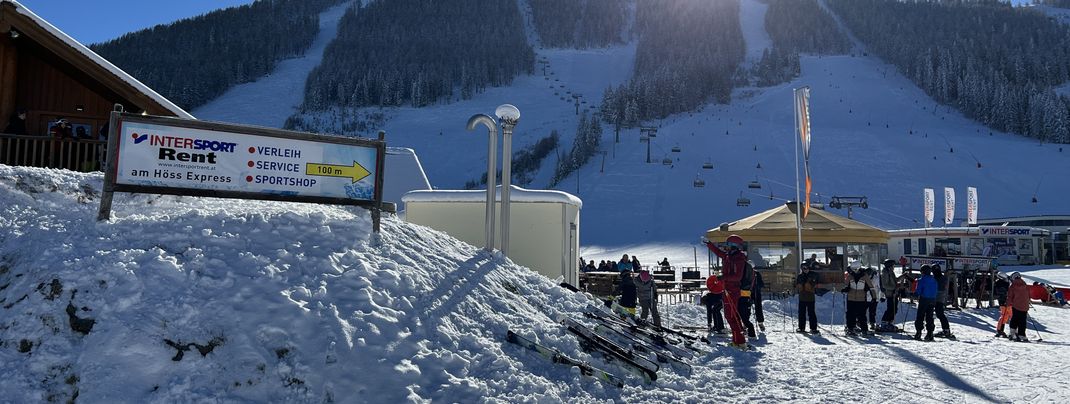 There is a service and rental station in the middle of the ski area.