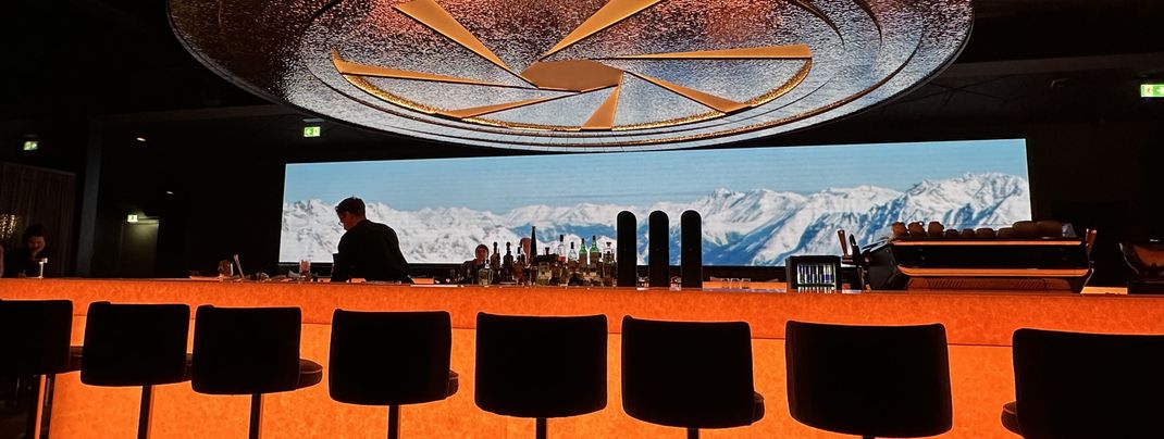 Spektakulär ist die Skybar über den Dächern von Sölden. Hier fühlt man sich beim Martini wie mitten in einer James-Bond-Kulisse.