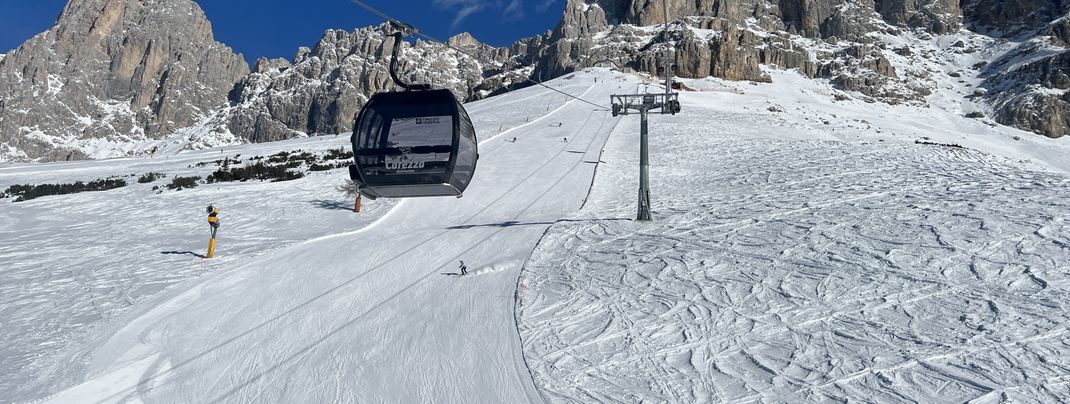 Once a week it is possible to ascend in the evening via the Laurin slope.