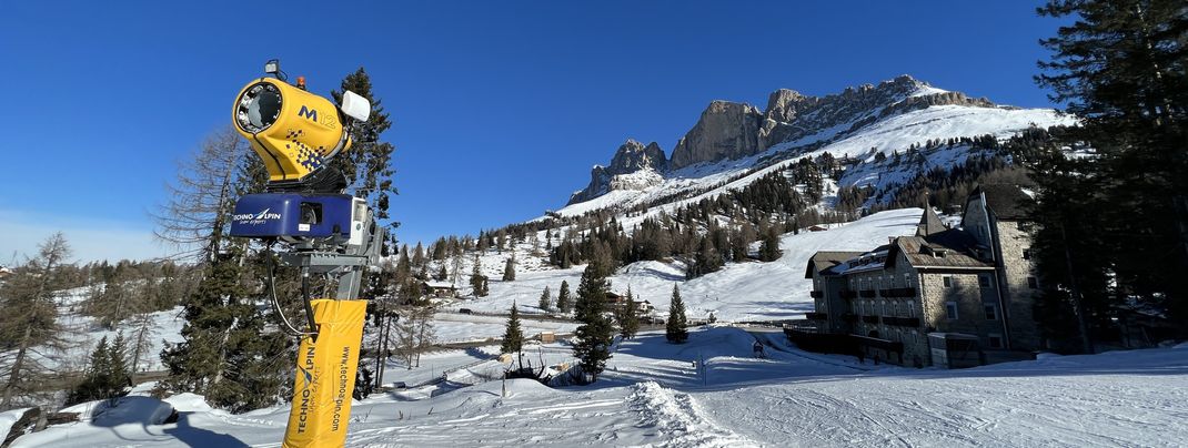 Around 200 snow cannons are available for snowmaking on the slopes.