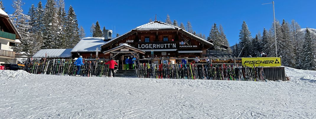 Die Löger-Hütt'n ist für ihre Après Ski Partys bekannt.