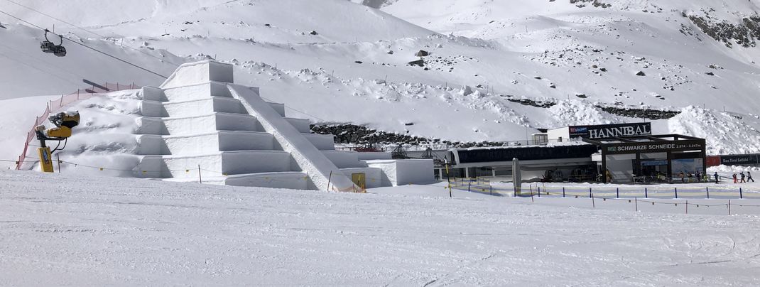 Every 2 years the glacier show Hannibal takes place.