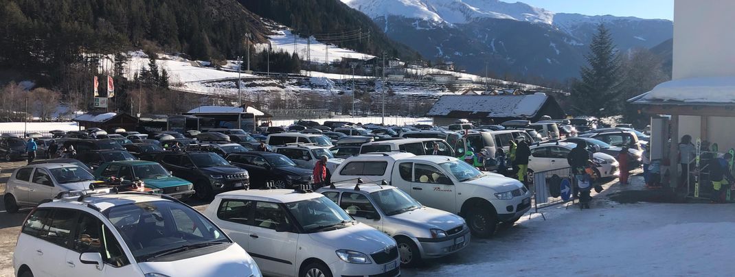 Ein kostenloser Parkplatz steht den Besuchern zur Verfügung.