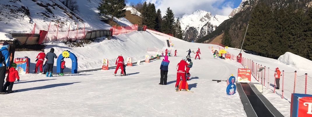 The Ladurns ski school offers ski courses at fair prices.