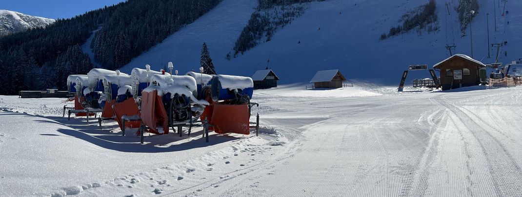 90 percent of the slopes can be covered with artificial snow.
