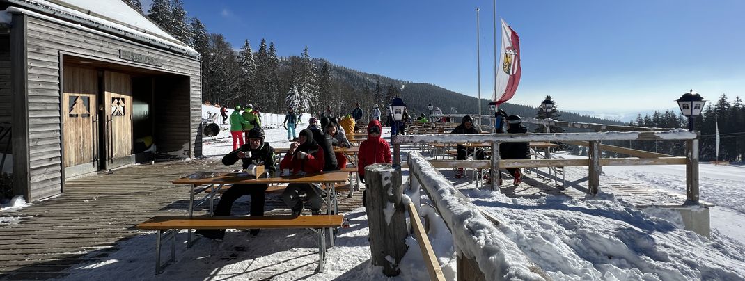 The terrace at the restaurant zum Überleben lies in the sun until the afternoon.