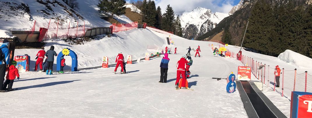Im Kinderland warten bestens ausgebildete Skilehrer.
