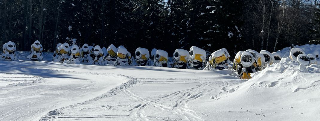 Bei Bedarf stehen mehr als 100 Schneekanonen bereit.