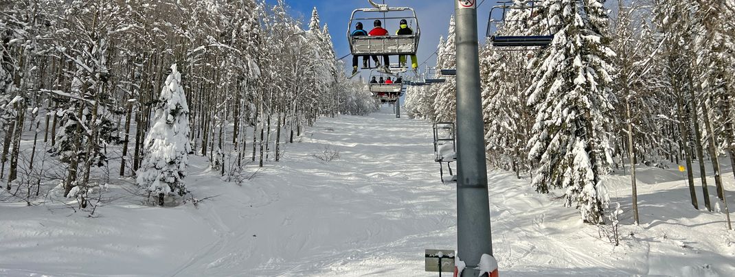 The Zwieselberg route runs under the chairlift.