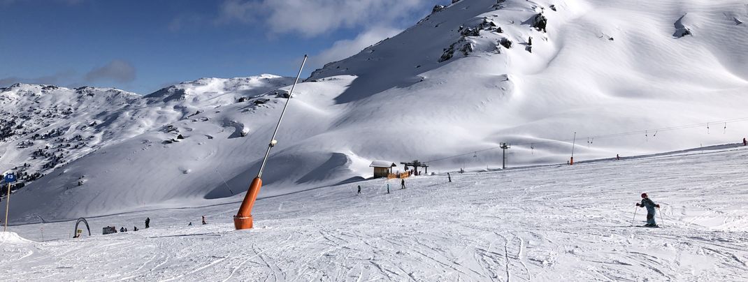 Der Achteralm-Schlepplift startet neben der 8er-Jet Bergstation in Hochfügen.