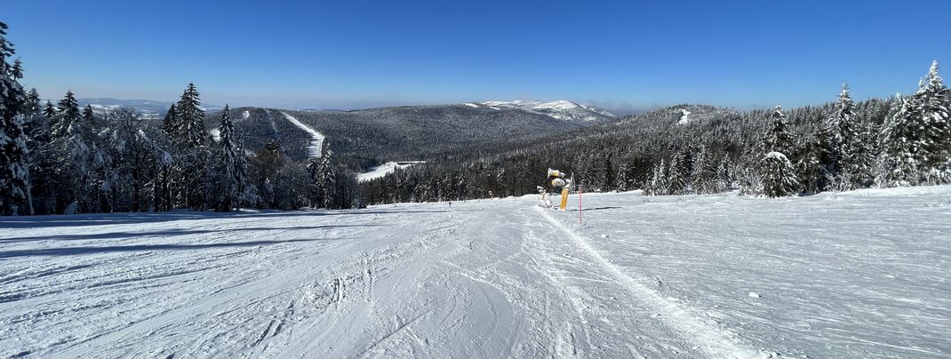 When the conditions are good, the wide slopes invite you to carve.
