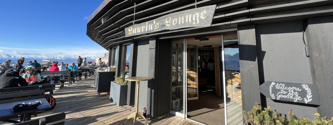 Die Laurins Lounge befindet sich an der Bergstation der König Laurin Bahn.