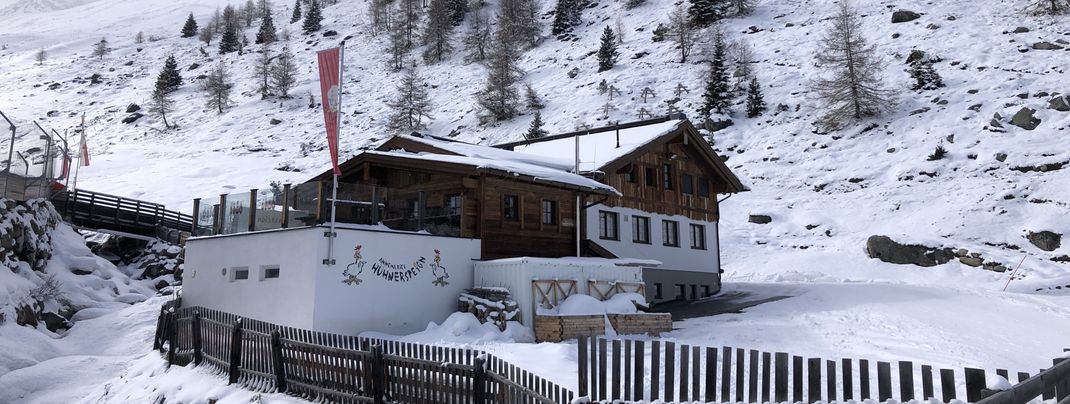 Es gibt auch kleinere Restaurants wie die Hühnersteign an der Piste Nr. 30.