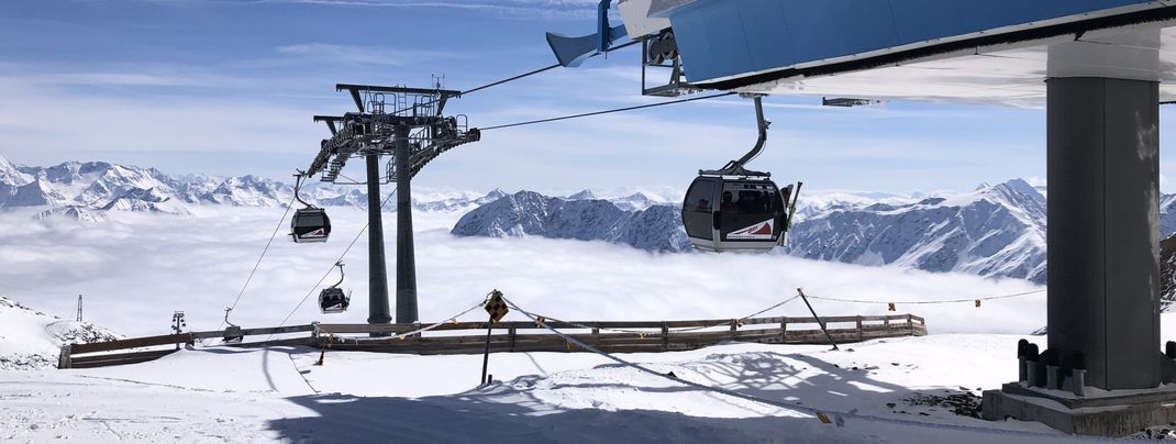 Am Tiefenbachgletscher warten breite Pisten zum Carven.