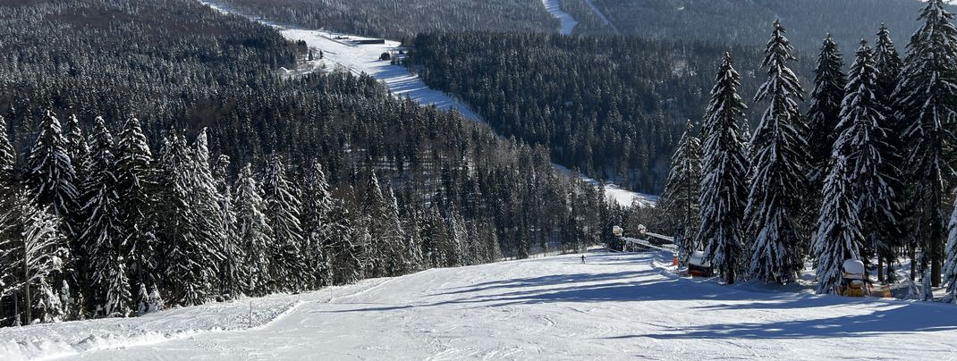 The Hochficht ski area offers about 10 km of red marked slopes.