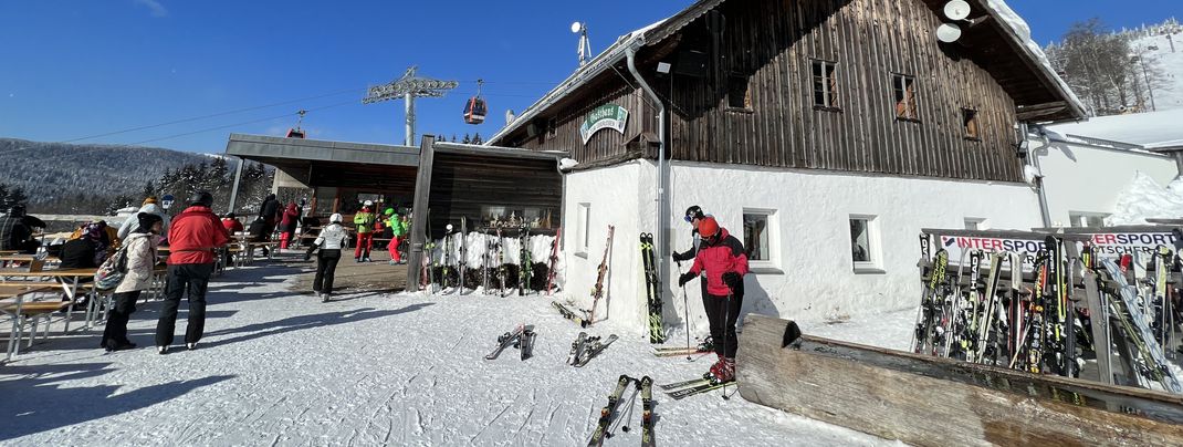 The rustic Gasthaus zum Überleben is located at the middle station.
