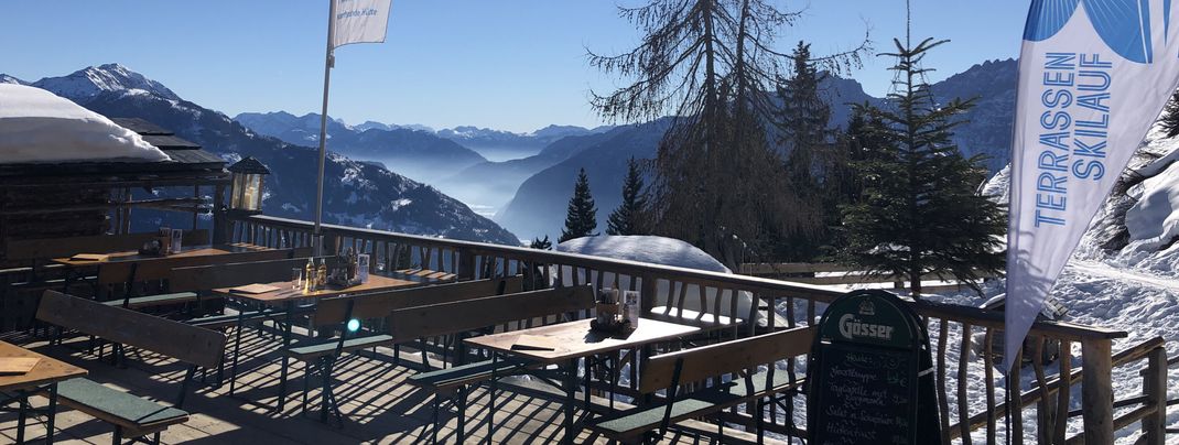 Die Kaiserschmarrn-Terrasse der Naturfreundehütte