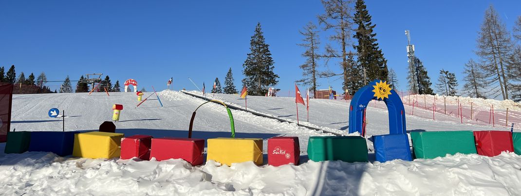 The Kinderland of the Vigo di Fassa Ski School is also located on the Passo Carezza.