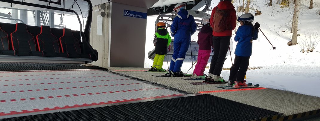 The Thanellerbahn conveyor belt can be raised for small children.