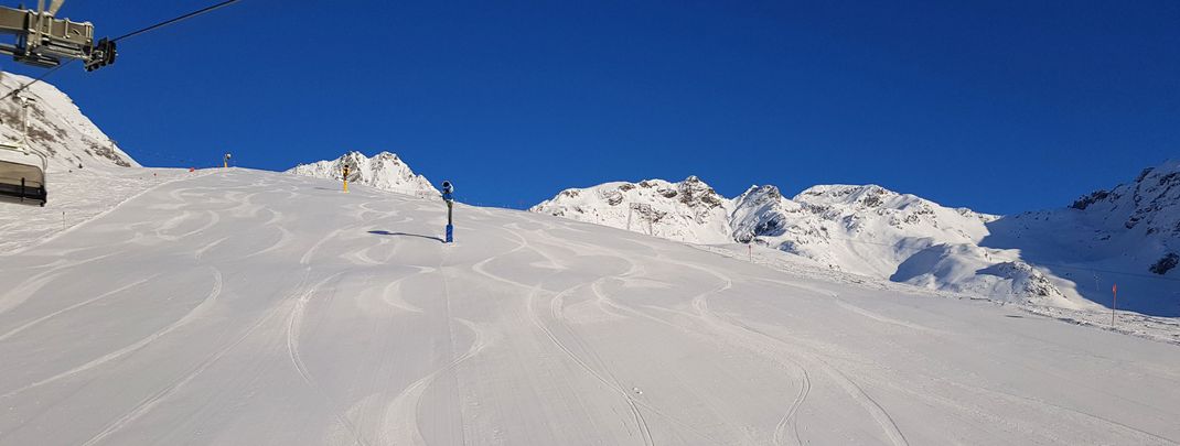 Beim Early Bird Skiing bist du einer der Ersten auf der Piste!
