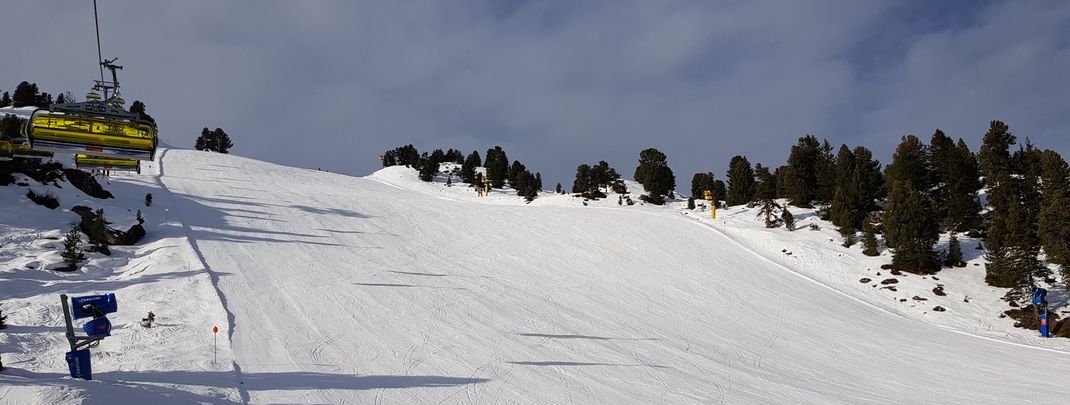 Moderne Lifte wie die beheizte 8er-Sesselbahn Kristall-Express bringen dich auf die Piste.