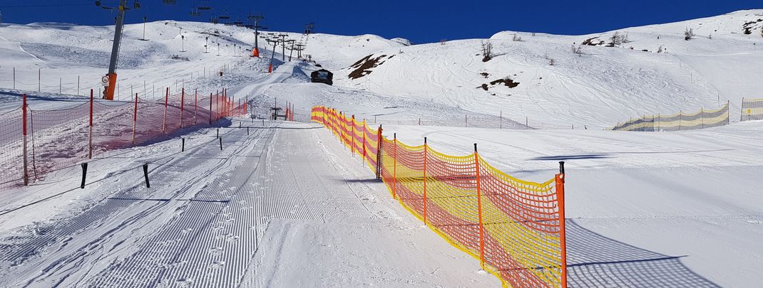 Am Übungshang gibt es einen Seillift.