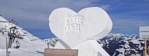 Der schönste Fotopoint im Skigebiet: das Schneeherz an der Bergstation des Hornlift 2000.