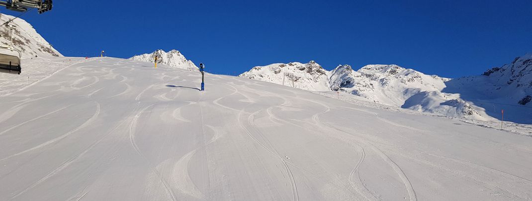 Those who are already a little more confident on skis can look forward to beautiful wide pistes.