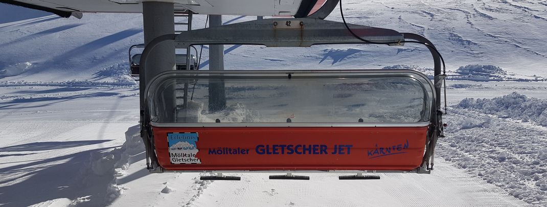 Der Gletscher Jet ist die einzige Sesselbahn mit Haube.