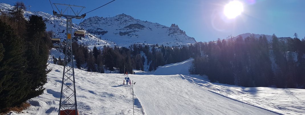 Der Großteil der Pisten sind rot markiert.
