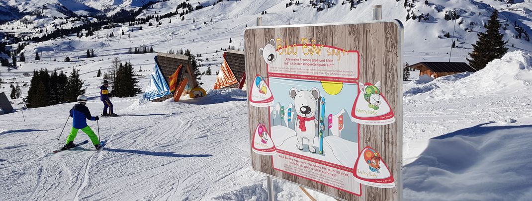 Der Bibo-Bär Familienskipark liegt an der blauen Edelweissbahn-Abfahrt.