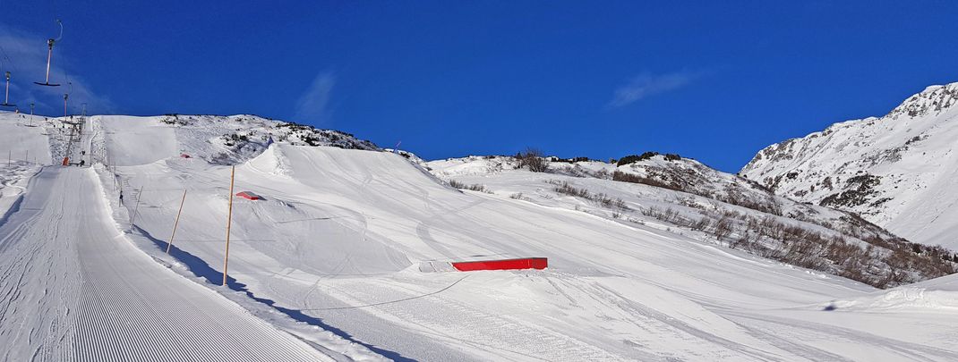 Ein Schlepplift befindet sich direkt neben dem 