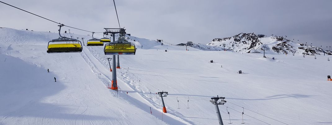 Zwischen Schnee- und Kristallexpress warten breite Pisten zum Carven.