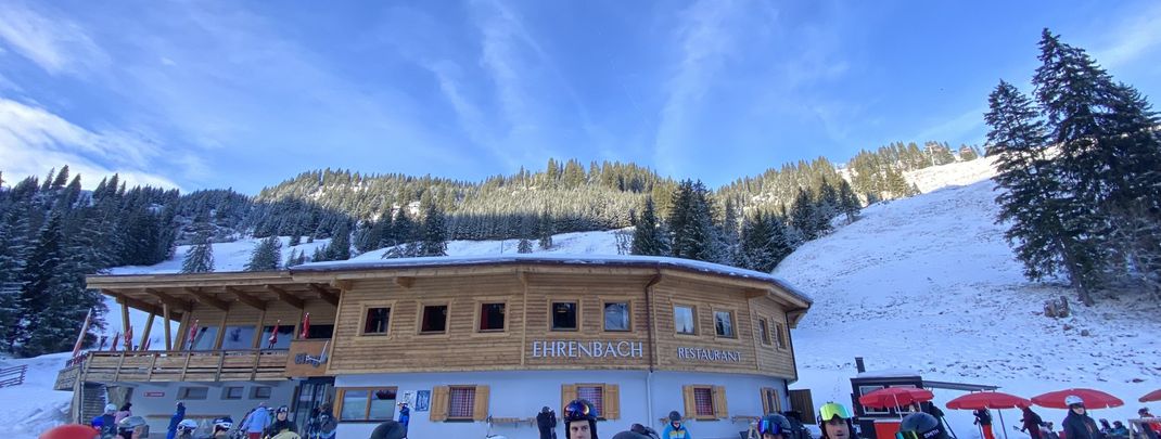 Die Ehrenbachgrabenhütte auf 1450m liegt im Kessel