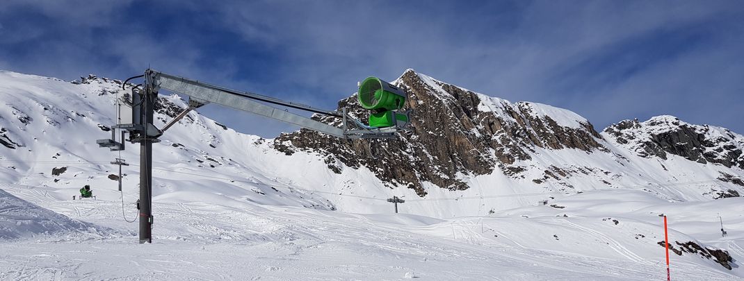 Bei Schneemangel hilft die Beschneiungsanlage aus.