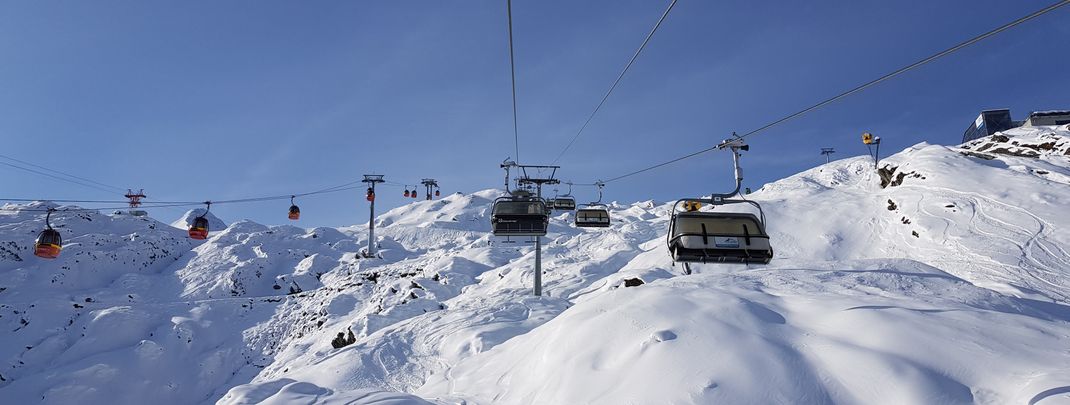Dank der Höhenlage liegt auch im Oktober schon genug Schnee.