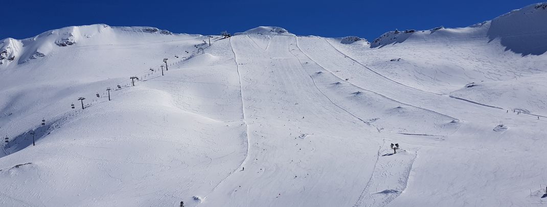 Abseits der Pisten bieten sich Möglichkeiten für Ausflüge in den Tiefschnee.