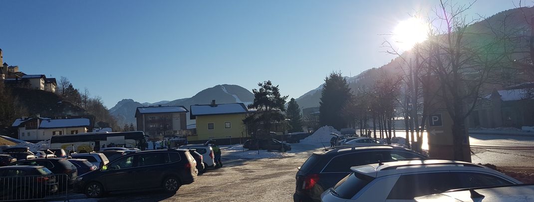 An der Talstation stehen kostenlose Parkplätze zur Verfügung.