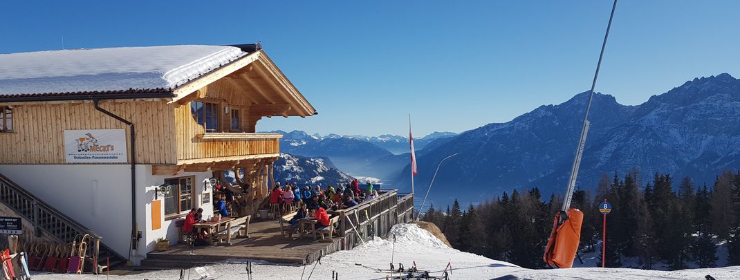 Mecki's Panoramastubn offers Après-Ski with Live-Music.