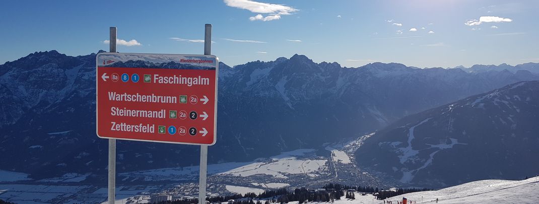 Die Pisten im Skigebiet sind gut ausgeschildert.