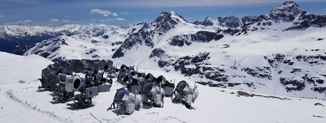 If necessary, the slopes can be covered with artificial snow.