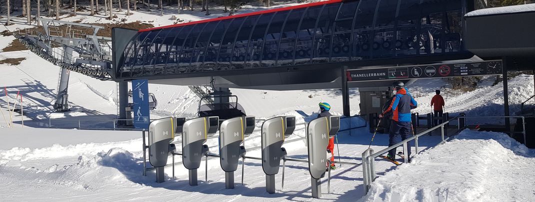 The new 6-seater Thaneller chair lift (2020/2021) is especially safe for kids.