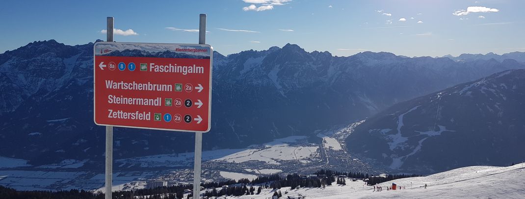 Signs help with orientation in the ski area.