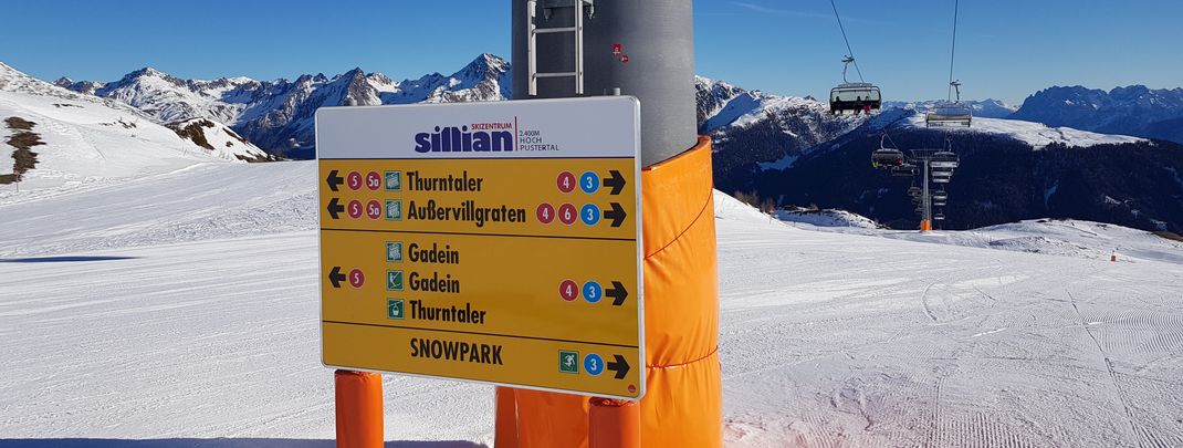 The signage of the slopes and the number of slope markings is absolutely sufficient.