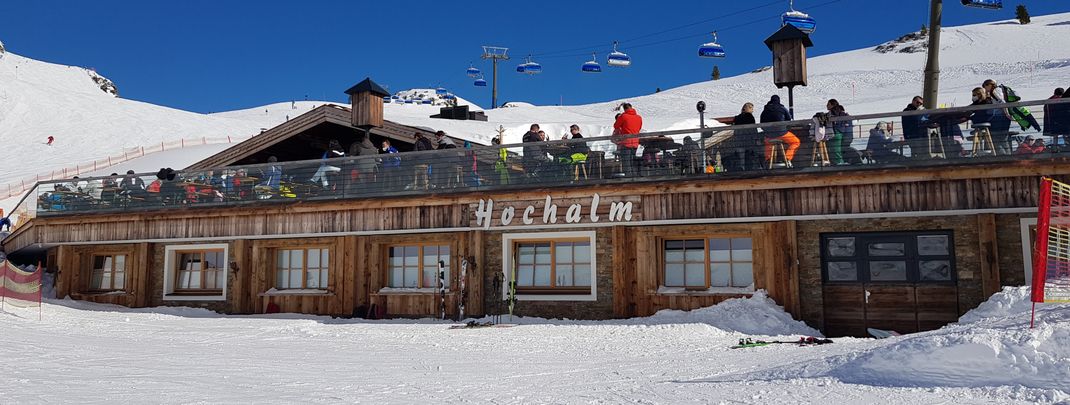 The Hochalm hut is located between the Panoramabahn and the Hochalmbahn.