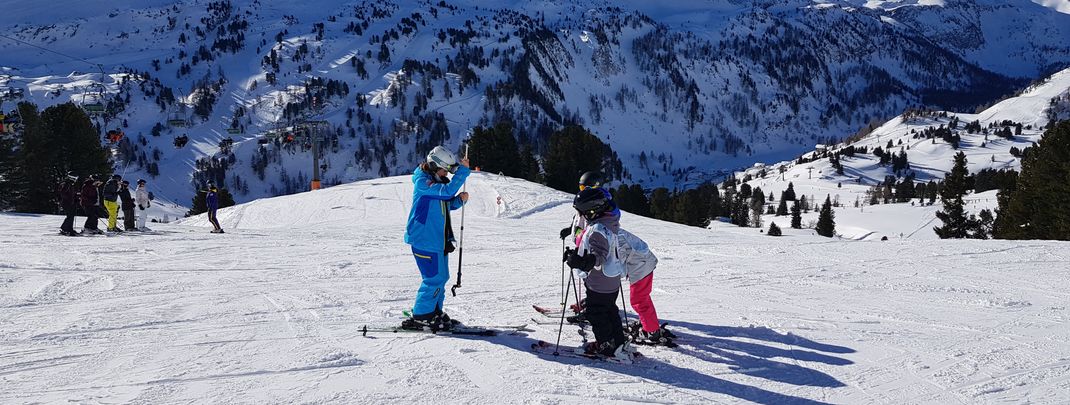 Es gibt ein großes Angebot an Ski- und Snowboardschulen.