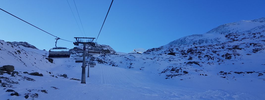 The Morenia chairlift is equipped with weather protection hoods.